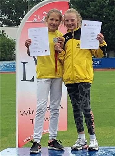 Celina Medinger (li.) und Leonie Böckmann beim Landesjugendsportfest in Mainz .Foto: VfL Waldbreitbach