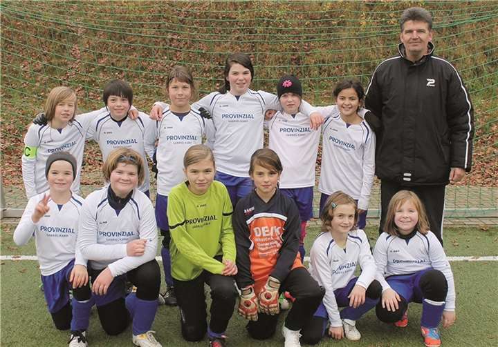 Celine Spohr, Lana Bohn, Jasmin Rihani, Lina Jordan, Hanna Kulpe, Kirsy Blum, Amelie Prie‘, Juliette Vietze, Gina Schafstädt, Yvonne Hackmann, Laura Müller, Annabel Alof und Trainer Frank Muscheid. Es fehlt Roxanne Prie‘.privat