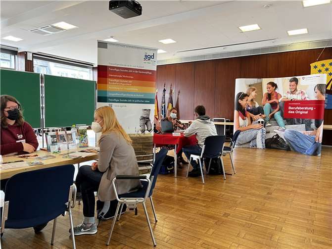 „Chance 2022“ bot Beratung, Vermittlung und Anschlussperspektiven nach Abschluss des Schuljahres 2021/22.  Foto: Rhein-Sieg-Kreis