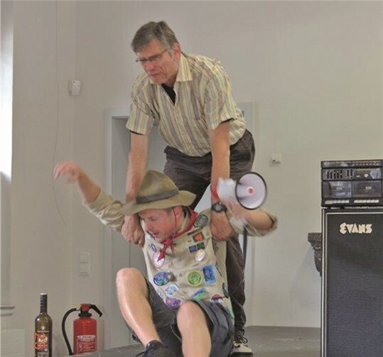 Chaotisch zu geht es wieder ab 2. Oktober im Kulturbahnhof Bad Breisig. privat