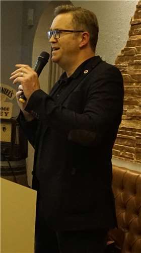 Chapterdirektor Stephan Kindler bei der Begrüßung der Gäste.