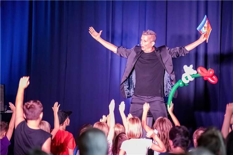 Charlie Martin begeisterte das Publikum in der gut gefüllten Festhalle. Foto: Mikele Voss
