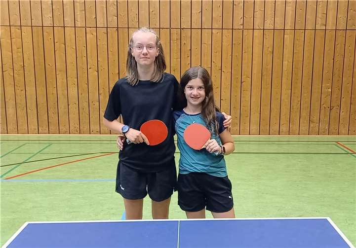 Qualifikation für Bezirksrangliste gesichert Charlotte Anders und Maja Oster vom TuS Kehrig - Abt. Tischtennis. Foto: privat