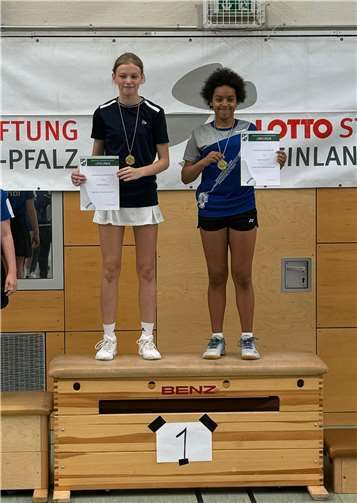 Charlotte Haevescher (li.)wurde gemeinsam mit Imani Fasel (Bad Marienberg) Rheinlandmeisterin im Doppel U13. Quellen: BC Remagen