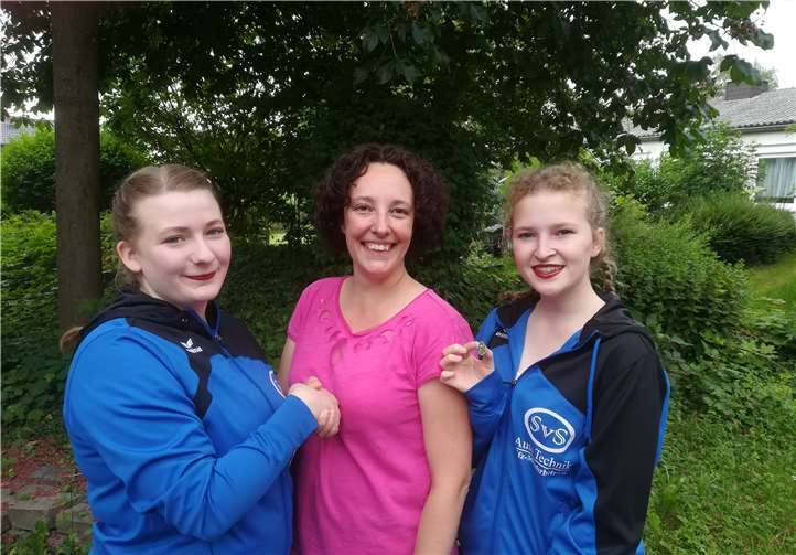 Charlotte Riske, Rebecca Pauly (Trainerin) und Julia Peters.Foto: privat