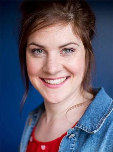 Charlotte Welling liest bei „only girls“. Privat