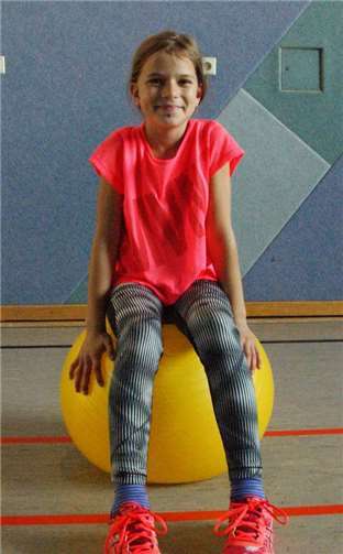 Charlotte sagt, dass ihr das Turnen Spaß macht und dass sie gerne sehr sportlich sein möchte. MIH