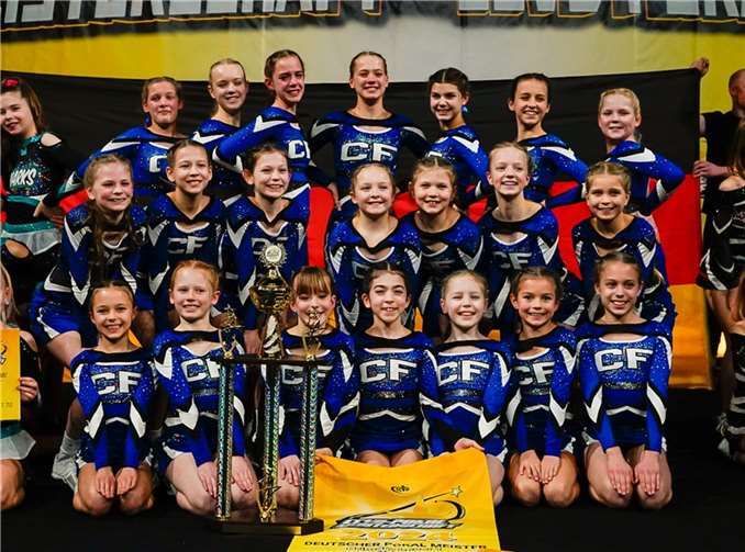 CheerForce Twinkles Siegerehrung bei der Deutschen Pokalmeisterschaft.  Foto: Valerian Becker