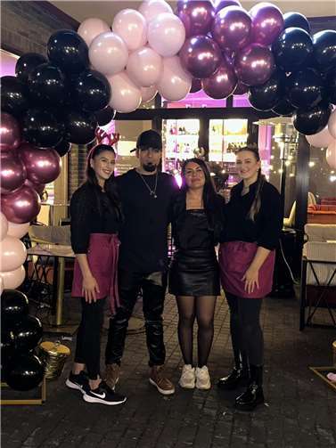 Chefin Fatima heißt die Gäste seit der Wiedereröffnung am 2. Dezember wieder täglich willkommen. Foto: privat