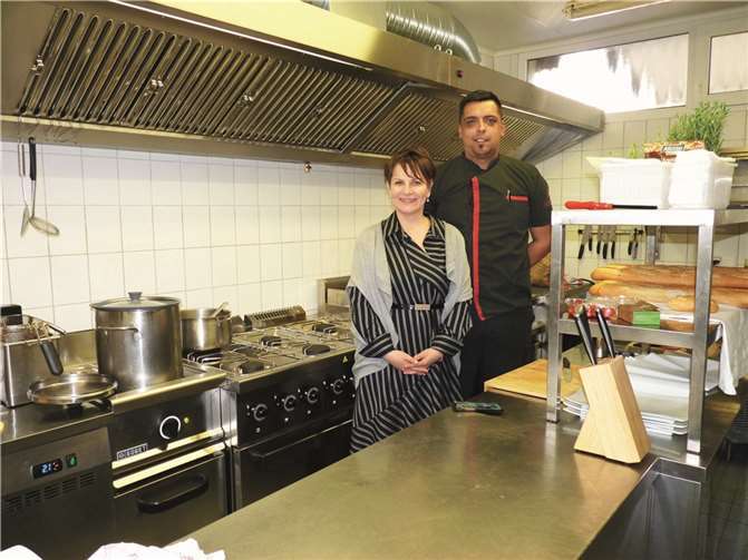 Geschäftsführerin Tanja Jelic und ihr Team sind bestens gerüstet Chefkoch Mladen Boskovic mit seiner Chefin Tanja Jelic.