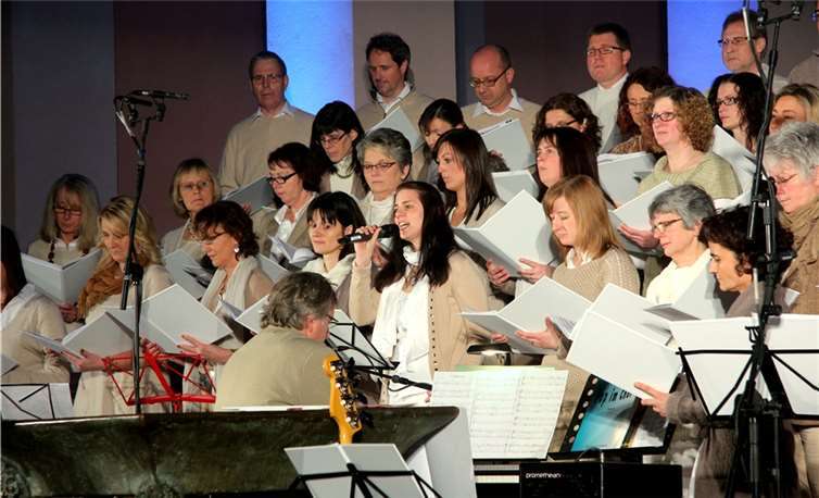 Chor „pianoforte“ mit Solistin Jennifer Becker.  Spurzem