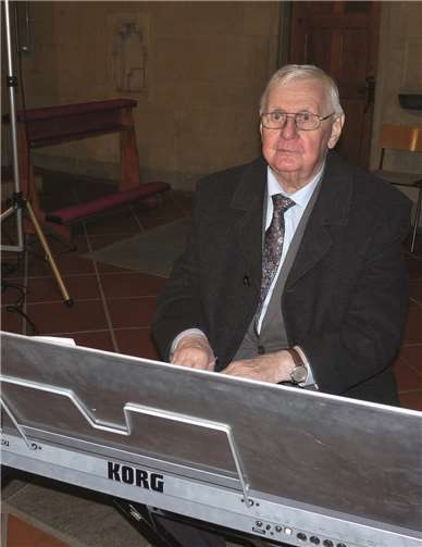 Chordirektor a.D. Werner Lohner erwies sich wieder einmal als hervorragender Organist.