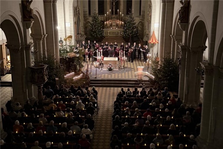 Chorklänge und Kerzenlicht: Ein Abend für den guten Zweck.Foto: Eva Keil-Becker