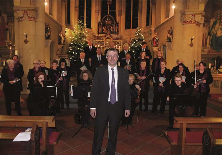 Chorleiter Claus Heuft (Kirchenchor Cäcilia Bell) zeichnete für die Gesamtleitung des traditionellen Adventskonzerts verantwortlich.