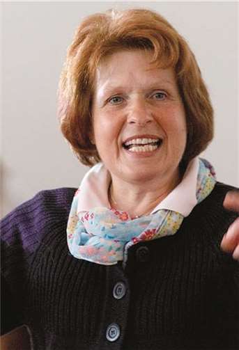 Chorleiterin, Dirigentin und Flötistin: Monika Pitzen.