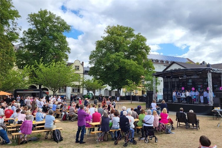 Chormusik unter freiem Himmel: Das ‚Festival der Chöre‘ lockte zahlreiche Gäste in die Goethe-Anlagen nach Neuwied. 