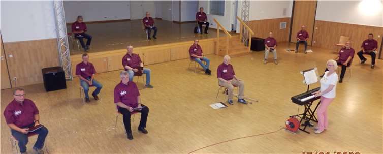 Chorprobe des MGV Miesenheim im Bürgerhaus. Foto: privat