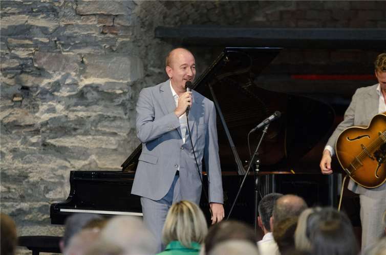Chris Hopkins, international renommierte deutsch-amerikanische Multi-Instrumentalist.