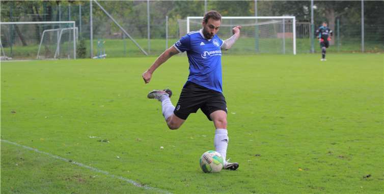 Chris Wohlgemuth mit gefährlichen Standards - einer führte zum 1:1.Quelle: SG Bachem/Walporzheim