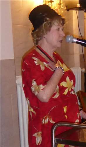 Christa Erbar bei ihrem Vortrag.