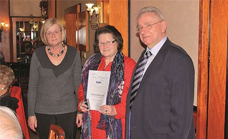 Christa Schulz, stellvertretende VdK Kreisvorsitzende, Erika Sattler aus Niederzissen, Werner Wey Vorsitzender VdK Niederzissen (v.l.). privat