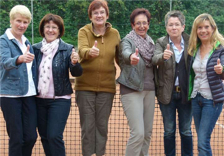 Christel Karottki, Brunhilde Rabe, Rita Hase, Mannschaftsführerin Emina Scholten, Anni Nowak, Ute Steindorf (v. l. n. r.).. Nicht auf dem Foto ist Gerlinde Pütz.privat