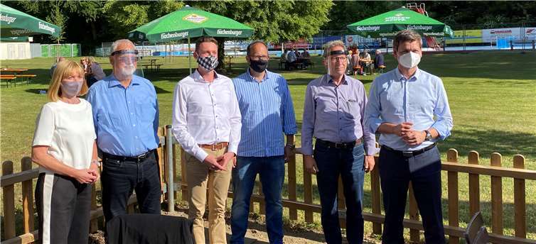 Christian Baldauf (MdL) und Erwin Rüddel (MdB) besuchten das Oberbieberer Freibad (v.l.): Susanne Szczesny-Oßing, Rolf Löhmar, Jörg Röder, Jan Petry, Erwin Rüddel, Christian BaldaufFoto: CDU