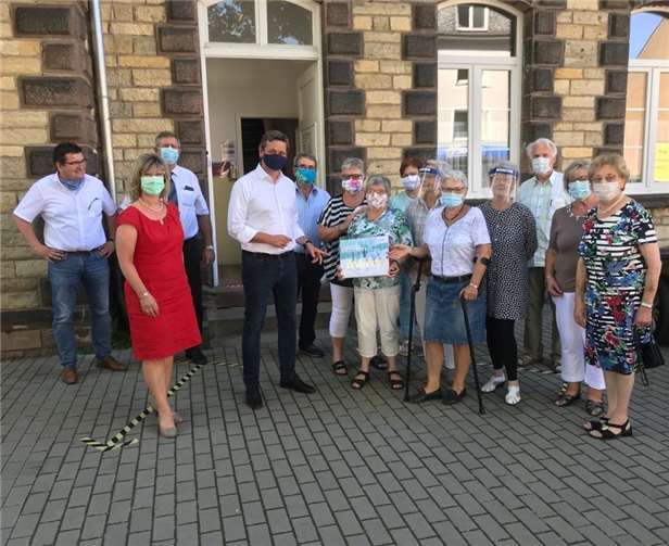 Christian Baldauf hat auf seiner Sommertour im Kreis Cochem-Zell auch die Kleiderkammer Cochem besucht.Foto: SKF