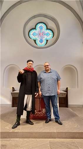 Christian Bormann (l.) und der Organist Niklas Gebauer wandelten in der Evangelischen Kirche in Neuwied-Niederbieber auf den Spuren von Paul Gerhardt. Foto: Erhard Jung