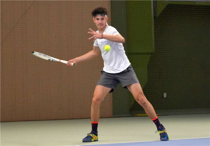 Christian Djonov (TC Diez) holt sich den Hallentitel.Fotos: privat