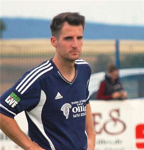 Christian Funk, der kurz vor Schluss einen Handelfmeter verwandelte, will die Niederlage noch nicht wahrhaben.