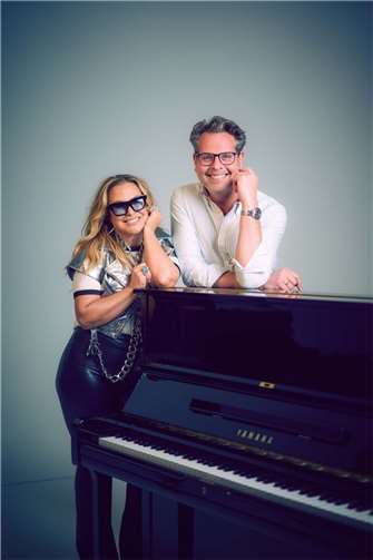 Christian Geller mit Anastacia. Copyright: Chartwards GmbH.jpg