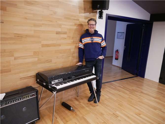 Christian Gellers ganzer Stolz ist das restaurierte Fender Rhodes-Keyboard mit besonderem 70-er-Jahre-Sound, auf dem Elton John schon seine Hits einspielte.