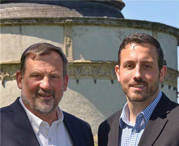 Christian Greiner (r.) als Mitglied und Hartmut Dressel als sein Stellvertreter werden die FWG Mayen-Koblenz im neu gebildeten Zukunftsausschuss des Kreises vertreten. . Foto: Susanne Mohr / FWG
