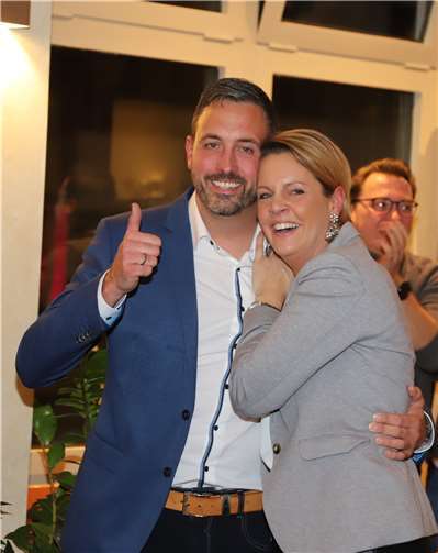 Christian Greiner und seine Frau freuen sich über den Wahlsieg.