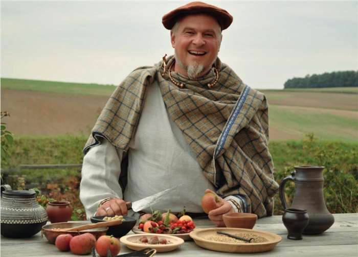 Christian Havenith, Spezialist auf dem Gebiet der vor- und frühgeschichtlichen Landwirtschaft, am Samstag, dem 14. Dezember, um 17 Uhr, in die Tafelgenüsse der Kelten!