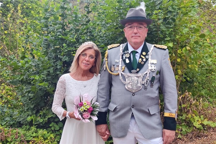 Christian Jaensch und Alexandra Jaensch-Weber sind das neue Bezirksschützenkönigspaar des Schützenbundes Maria Laach