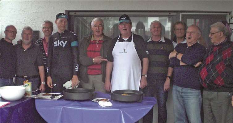 Christian Knees im Kreise seines FanClubs.privat