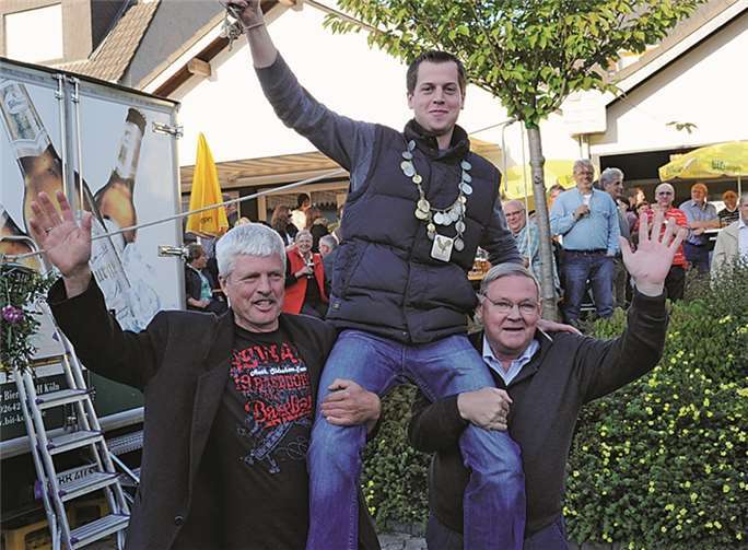 Christian Scherer wurde als neuer Hahnenkönig gefeiert. FIX
