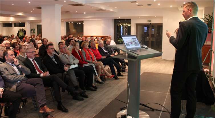 Christian Senk, Geschäftsführer der Ahrtal und Bad Neuenahr-Ahrweiler Marketing GmbH bei der Vorstellung der neuen Dachmarke „…natürlich im Ahrtal“.Fotos: DU