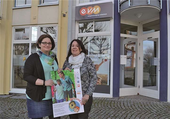 Christiane Böttcher (li.) bedankte sich bei Anka Hommer (re.) für das tolle Ergebnis, das insbesondere ihrem persönlichen Engagement von zu verdanken ist. privat