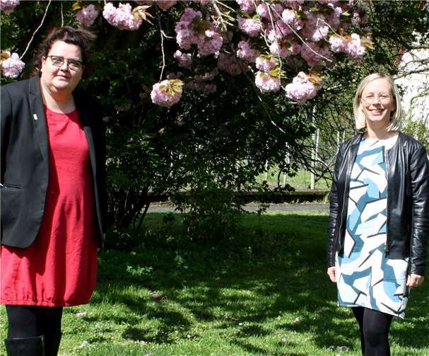 Christiane Schilling (li), Vorstandsbeauftragte für die Eingliederungshilfe gratuliert Nathalie Dimmig (re) zu ihrer neuen Funktion als neue Einrichtungsleiterin von Kloster Ebernach.Foto: privat