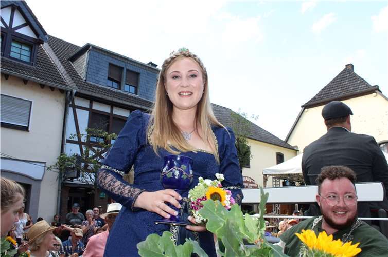 Christin I. ist die neue Weinkönigin. Fotos: DU