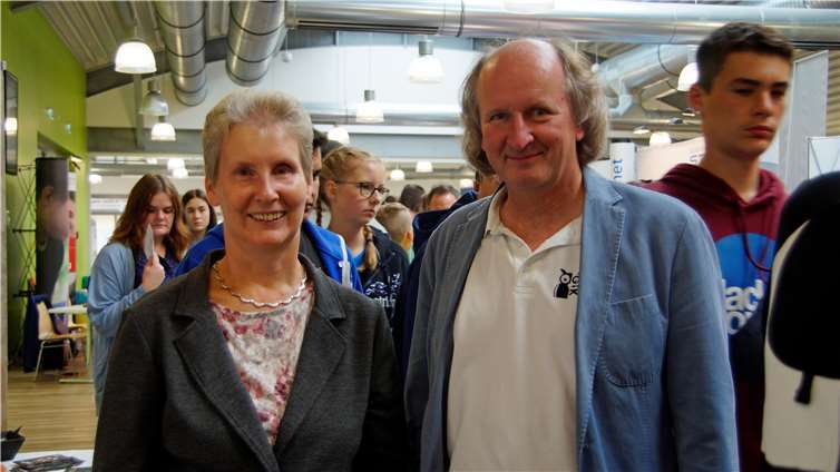 Christina Heim-Cleppien und Nino Breitbach vom GiK freuen sich über die hohe Resonanz und das breite Firmenspektrum.