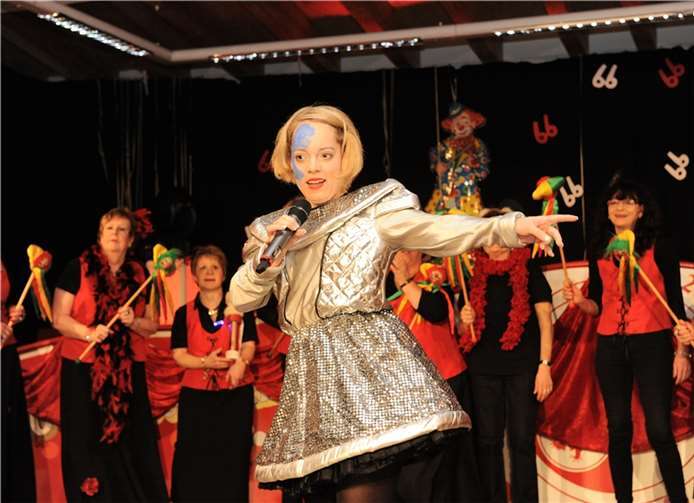 Christina Monreal eröffnete das Programm mit Liedern von Andrea Berg.