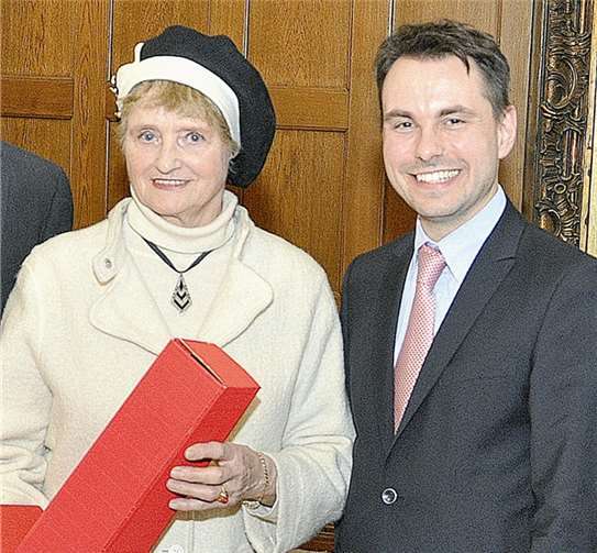 Christine Holzing wurde geehrt, auch David Langner gratulierte.