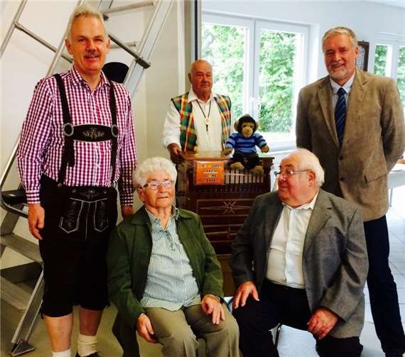 Christine Klein und Werner Thiem wurden als älteste Teilnehmer geehrt.