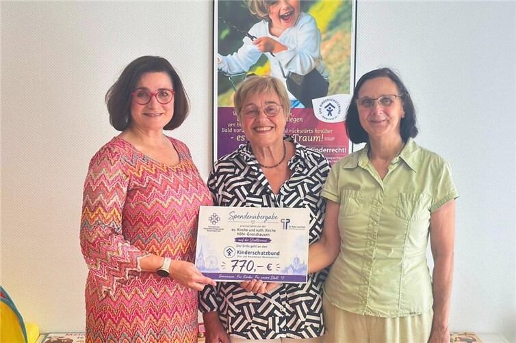 Christine Moser-Feldhege (Vorstand Kinderschutzbund), Heidi Ramb (Ehrenvorsitzende Kinderschutzbund) und Elisabeth Erfurt (Gemeindereferentin kath. Kirchengemeinde).