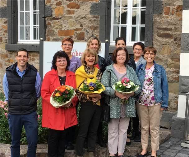 Christine Wagner, Monika Müller-Engbert und Inge Setzepfandt freuten sich über Glückwünsche und Präsente vom Leitungsteam Petra Hühmann, Torsten Hühmann und Anke Dietrich.Foto: privat
