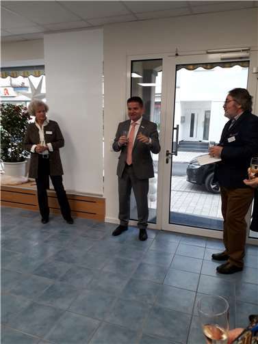 Christine von Gadow, Bürgermeister Holger Jung, Albert Vanderbrück. Foto: privat